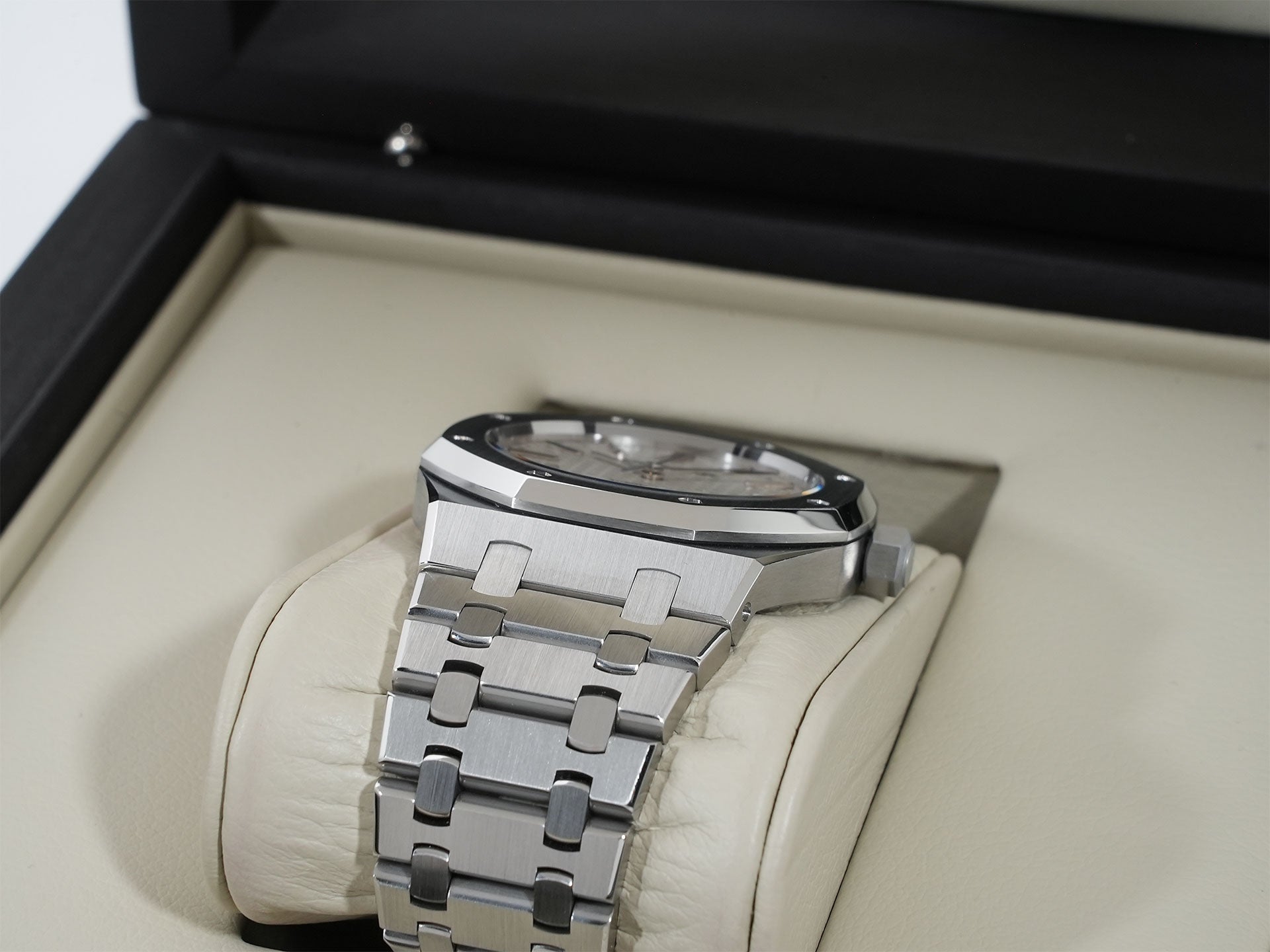 オーデマピゲ ロイヤルオーク Ref.15300ST.OO.1220ST.01 ステンレススチール シルバー文字盤 美品 cpn4jdcs