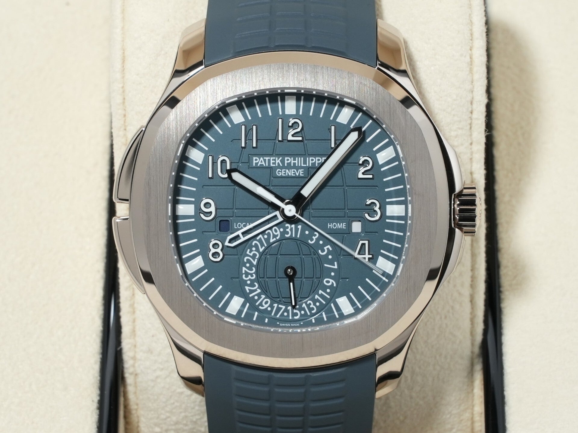 Patek Philippe Aquanaut Ref. 5164G-001 White Gold Blue-Gray Opaline Dial Unused dsn592g4