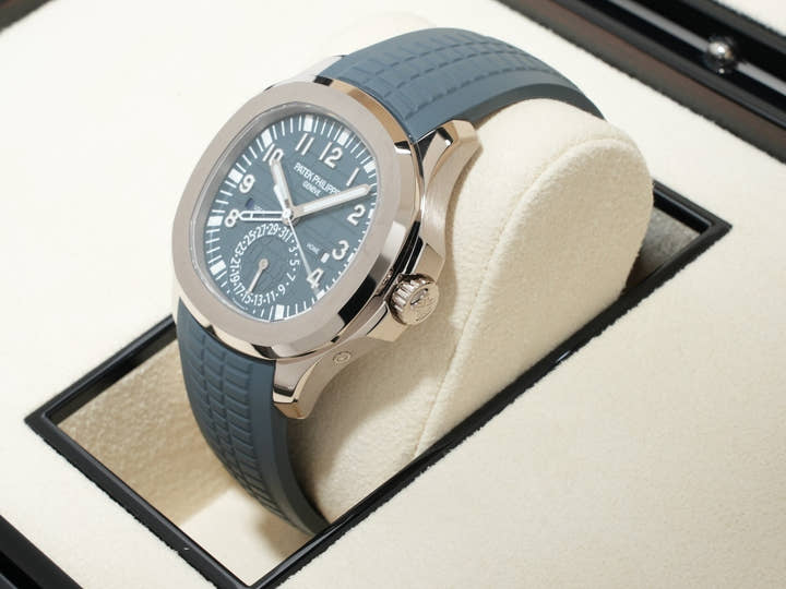 Patek Philippe Aquanaut Ref. 5164G-001 White Gold Blue-Gray Opaline Dial Unused dsn592g4