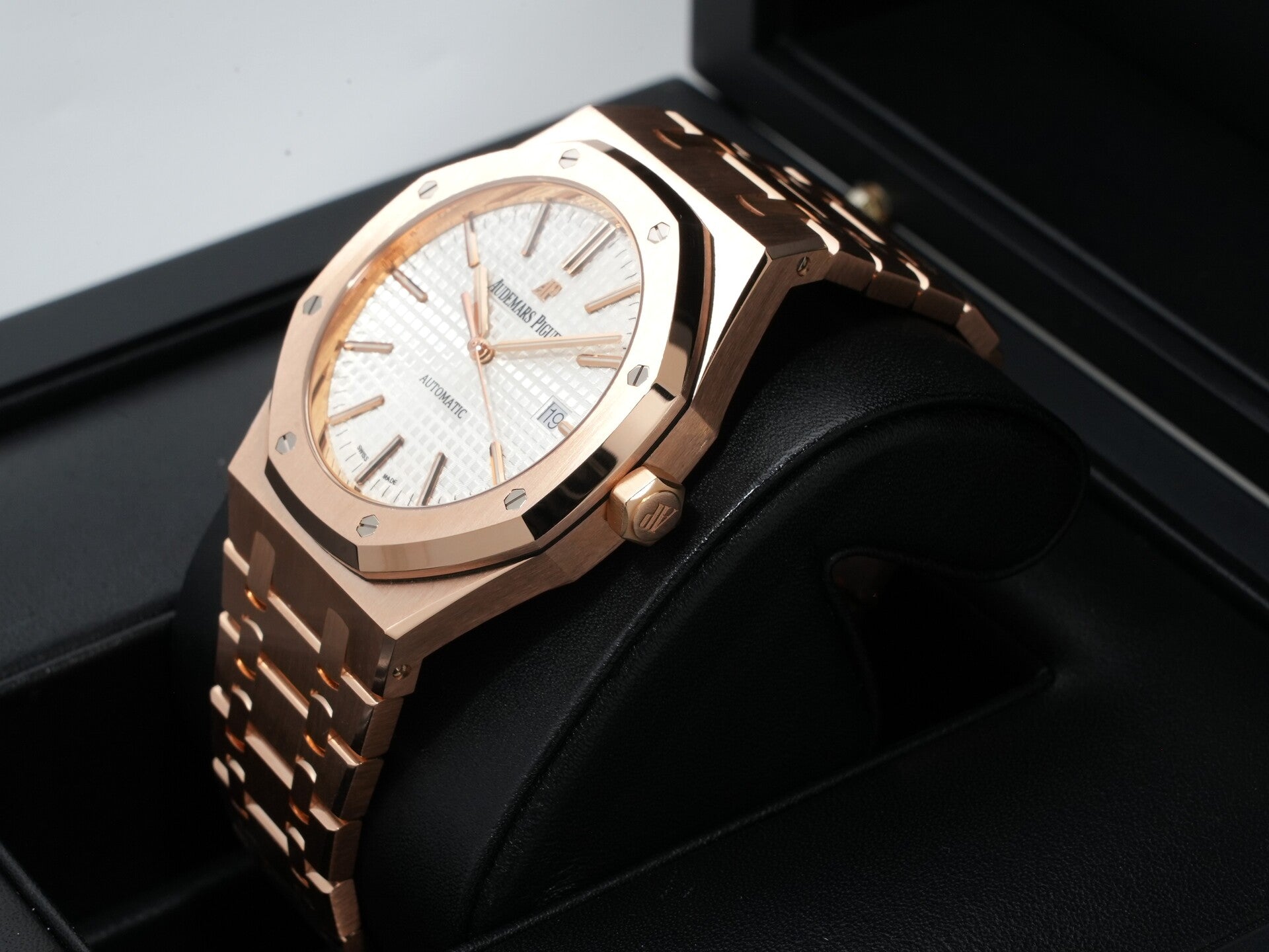 Audemars Piguet Royal Oak Ref. 15400OR.OO.1220OR.02 Pink Gold Silver Dial Excellent Condition p8oakepe