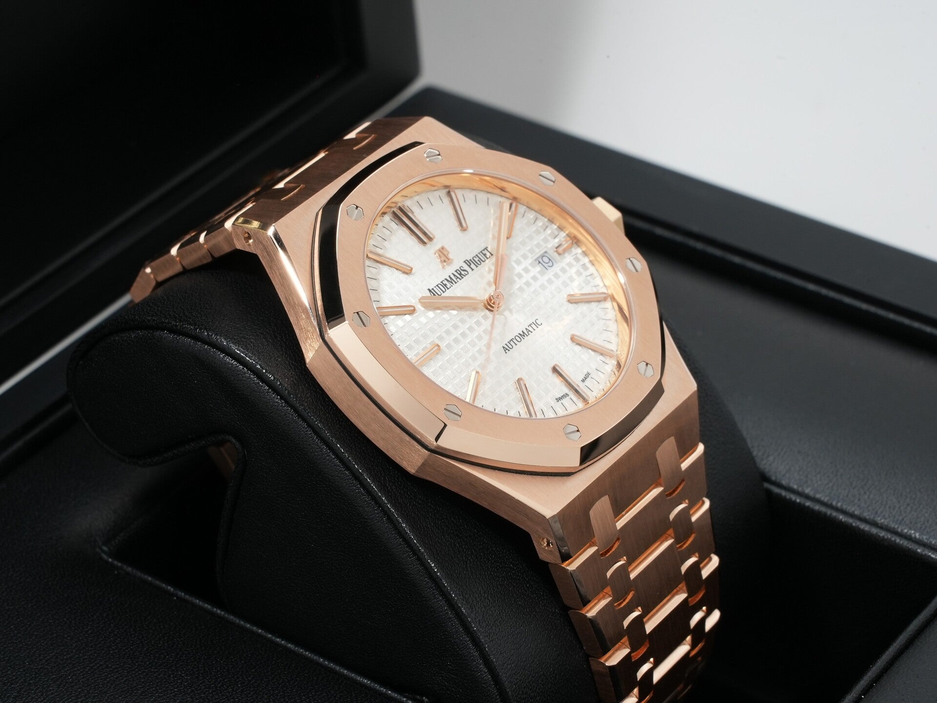 Audemars Piguet Royal Oak Ref. 15400OR.OO.1220OR.02 Pink Gold Silver Dial Excellent Condition p8oakepe