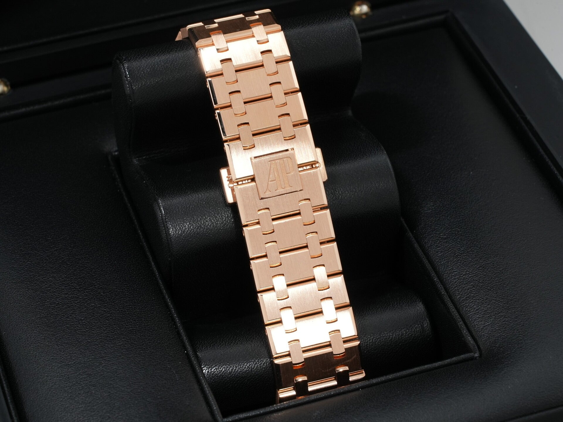 Audemars Piguet Royal Oak Ref. 15400OR.OO.1220OR.02 Pink Gold Silver Dial Excellent Condition p8oakepe