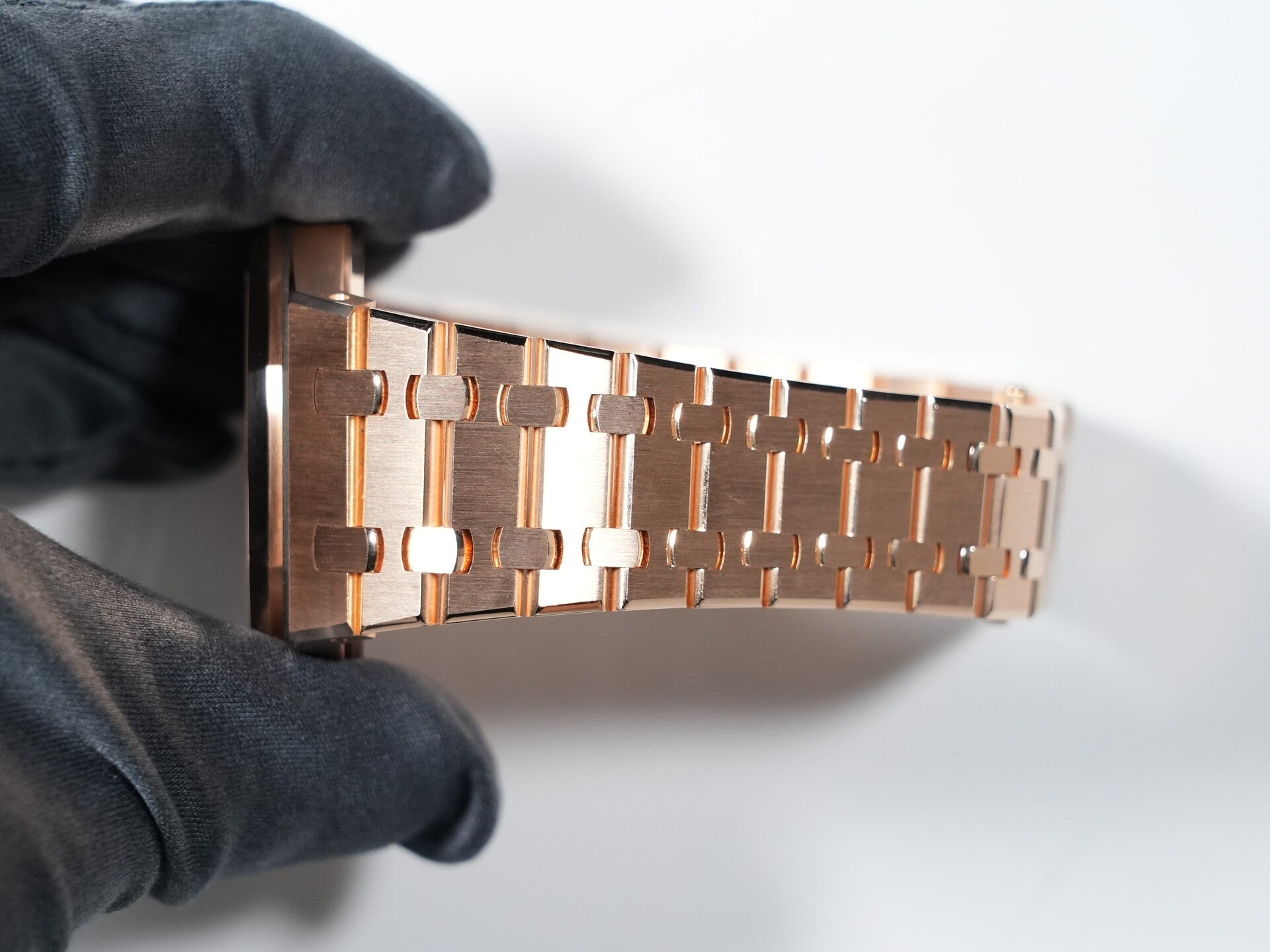 Audemars Piguet Royal Oak Ref. 15400OR.OO.1220OR.02 Pink Gold Silver Dial Excellent Condition p8oakepe