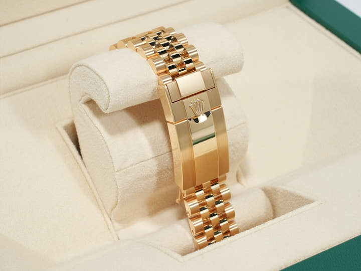 Rolex GMT-Master II Ref. 126718GRNR Yellow Gold with Black Dial and Jubilee Bracelet, Excellent Condition grwmzih7