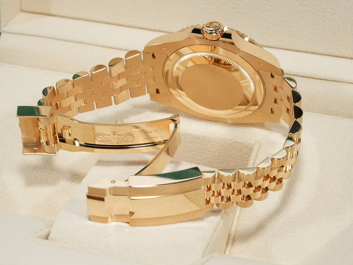 Rolex GMT-Master II Ref. 126718GRNR Yellow Gold with Black Dial and Jubilee Bracelet, Excellent Condition grwmzih7