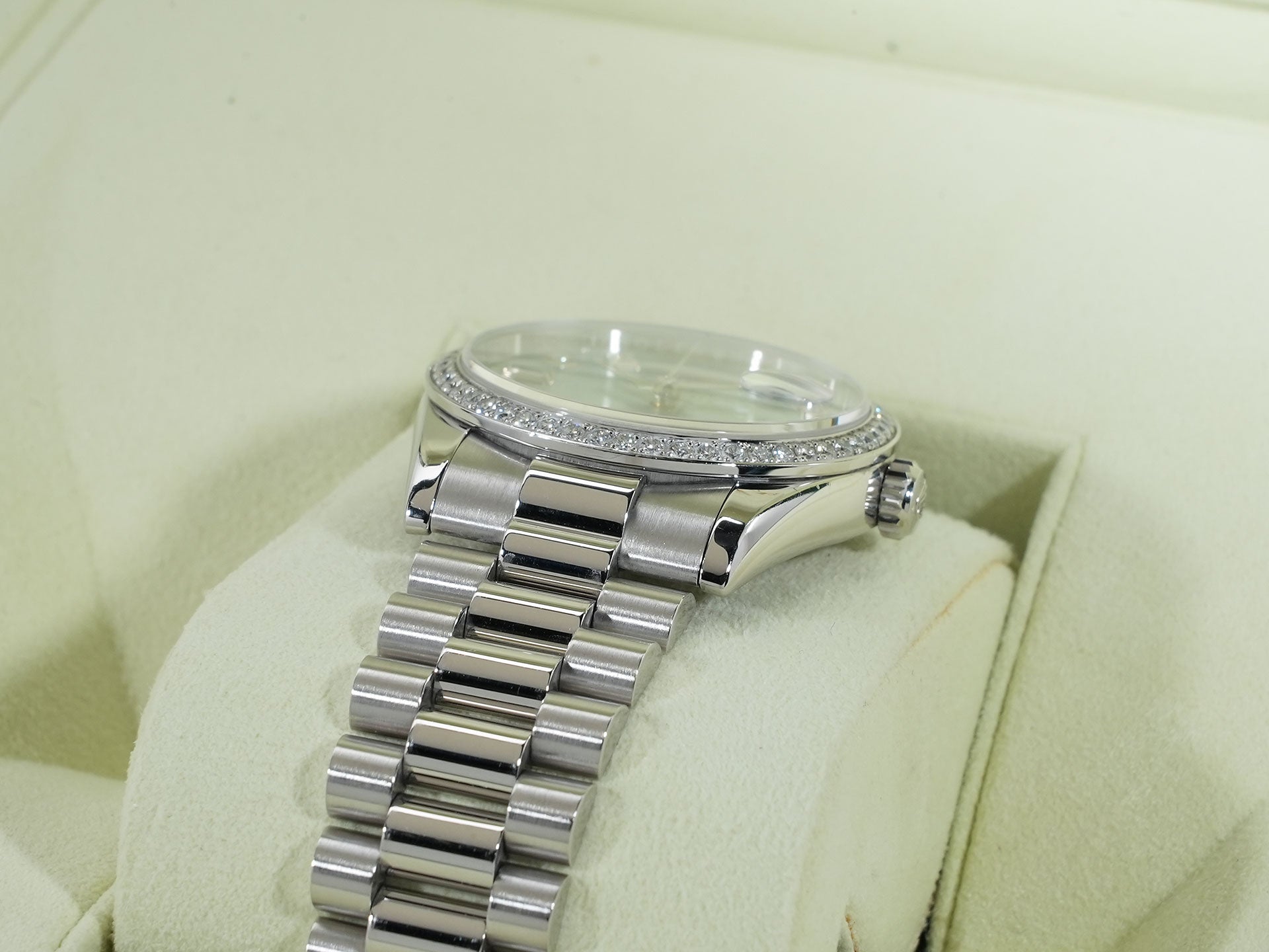 Pre-owned Rolex Day-Date Ref. 118346A Platinum Ice Blue with 10 Diamond Dial (jn7cajvj)