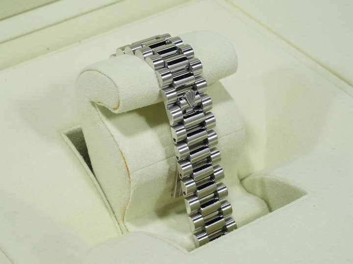 Pre-owned Rolex Day-Date Ref. 118346A Platinum Ice Blue with 10 Diamond Dial (jn7cajvj)