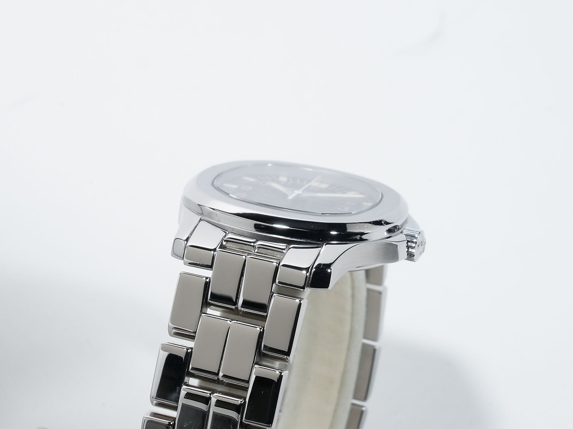 パテックフィリップ アクアノート ミディアム Ref.5066/1A-001 ステンレススチール ブラック文字盤 中古 7d5b3msp