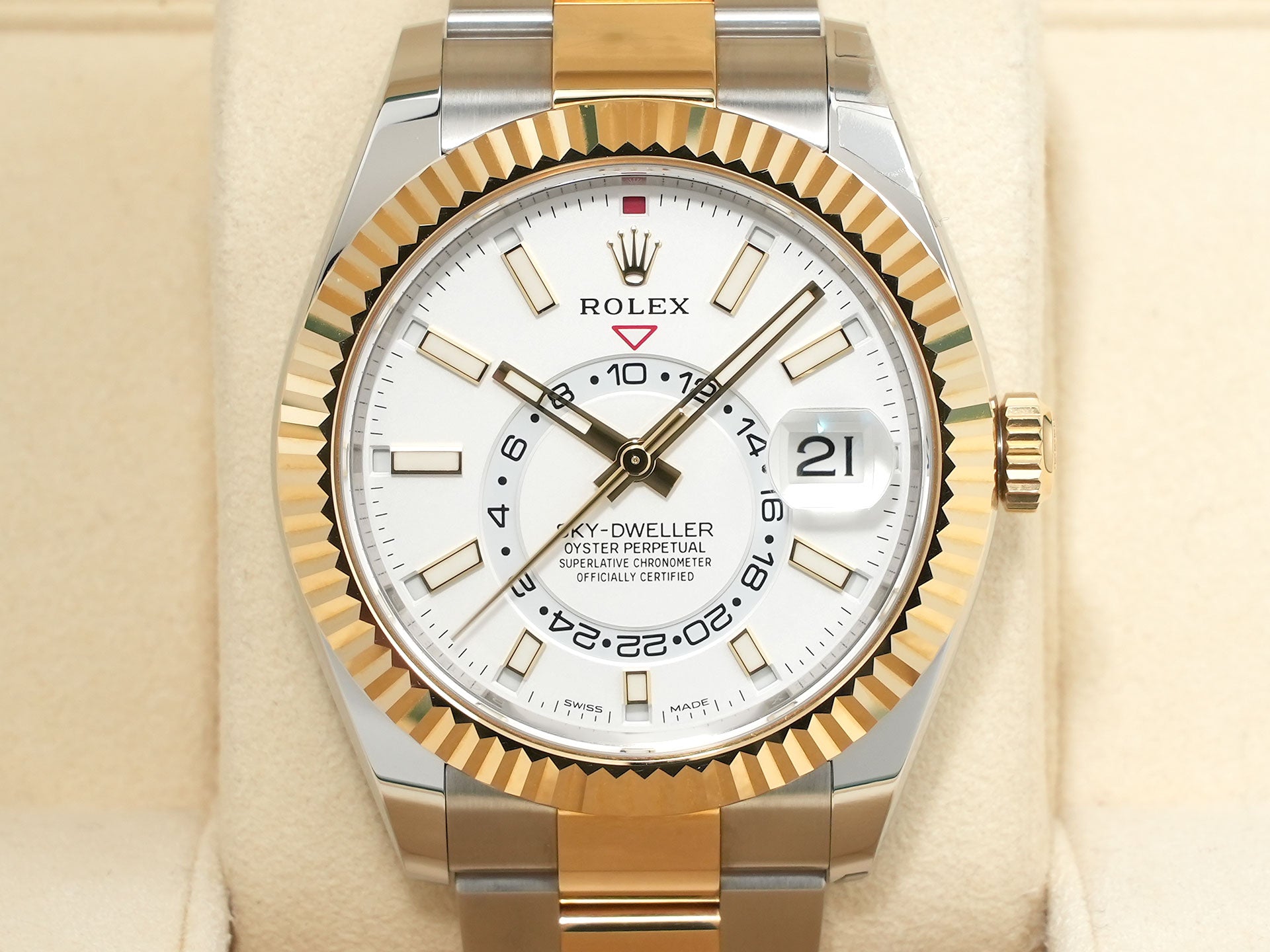ロレックス スカイドゥエラー Ref.326933 ステンレススチール/イエローゴールド ホワイト文字盤 オイスターブレスレット 美中古 twq4tz3m
