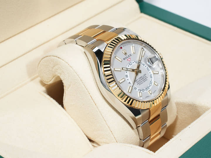 ロレックス スカイドゥエラー Ref.326933 ステンレススチール/イエローゴールド ホワイト文字盤 オイスターブレスレット 美中古 twq4tz3m