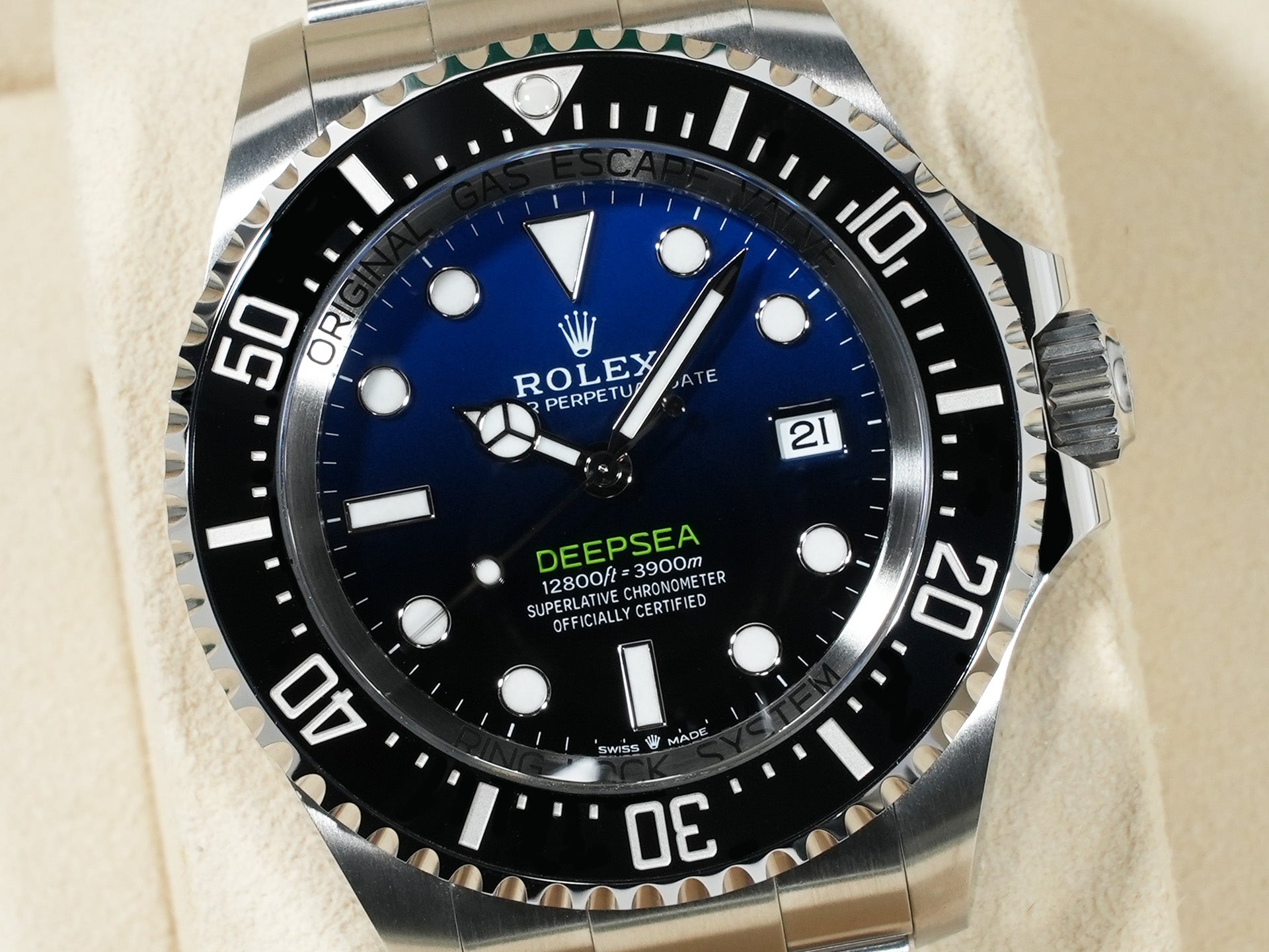 ロレックス シードゥエラー ディープシー Ref.136660 ステンレススチール D-BLUE文字盤 未使用 gmsf3nbn