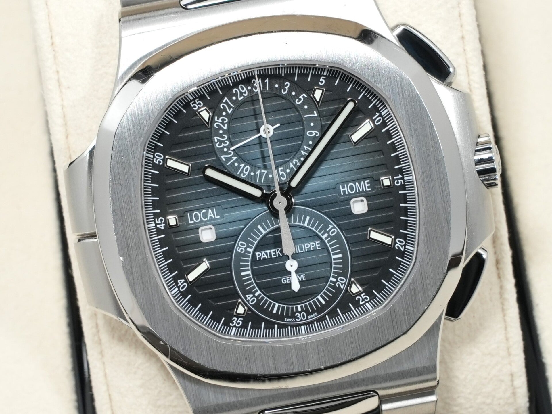 パテックフィリップ ノーチラス トラベルタイム クロノグラフ Ref.5990/1A-011 ステンレススチール ブルーソレイユ文字盤 中古 typvfvdz