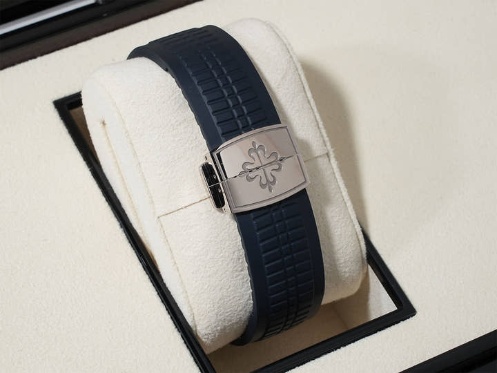 パテックフィリップ アクアノート Ref.5168G-001 ホワイトゴールド ミッドナイトブルー文字盤 中古 ymsch67p