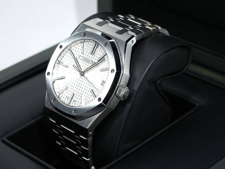 オーデマピゲ ロイヤルオーク 50周年記念 Ref.15510ST.OO.1320ST.03 ステンレススチール シルバー文字盤 未使用 dqve3s8b