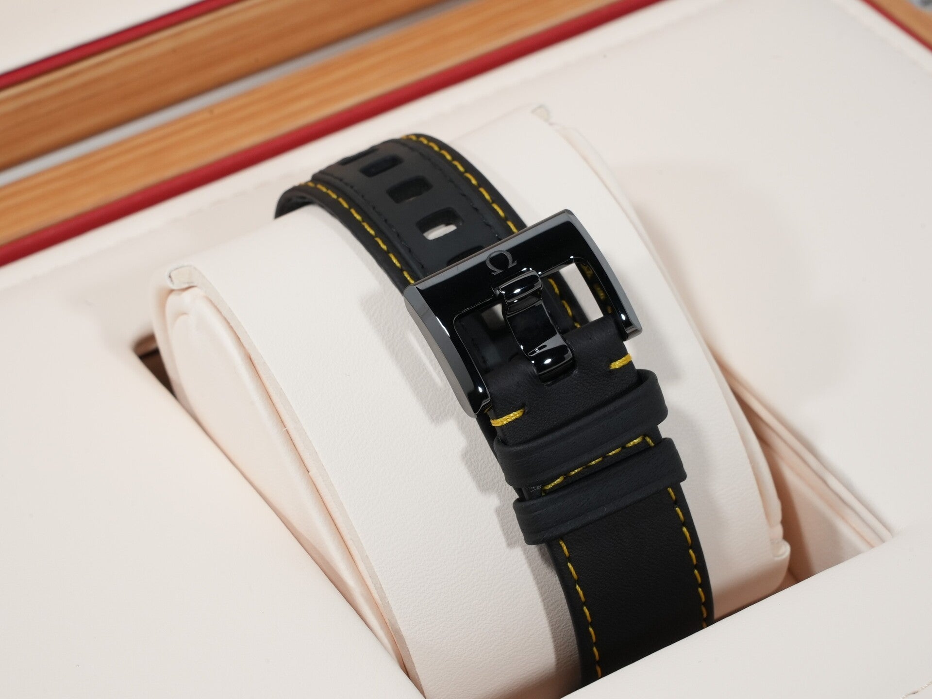 オメガ スピードマスター ダーク サイド オブ ザ ムーン クロノグラフ 44.25 MM Ref.311.92.44.30.01.001 ブラックセラミック スケルトン文字盤 未使用 42t4mi2t