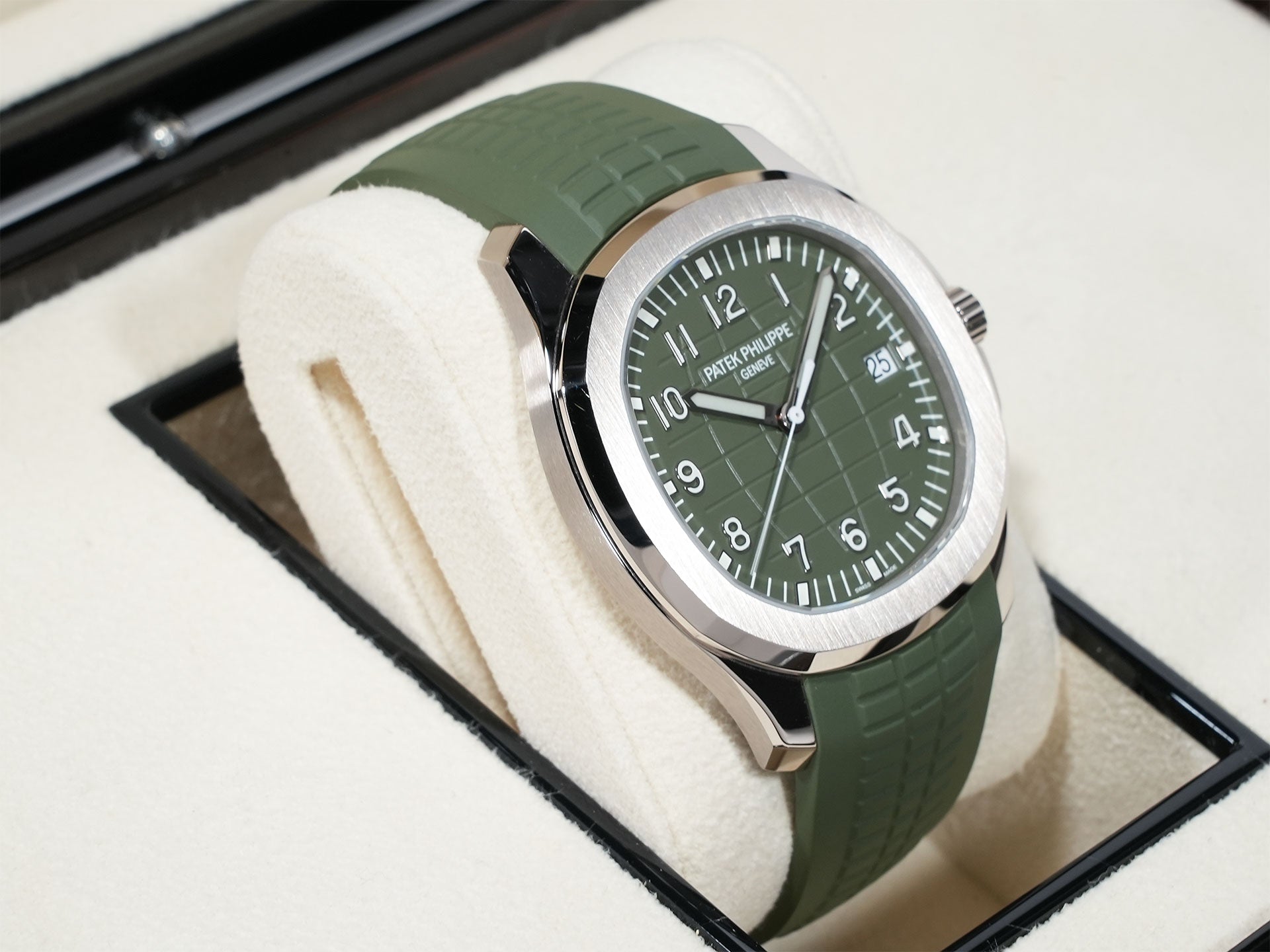 パテックフィリップ アクアノート Ref.5168G-010 ホワイトゴールド カーキグリーン文字盤 美中古 fsd8sgau