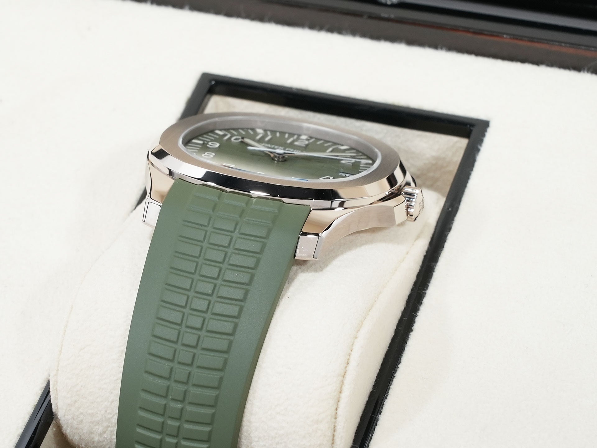 パテックフィリップ アクアノート Ref.5168G-010 ホワイトゴールド カーキグリーン文字盤 美中古 fsd8sgau