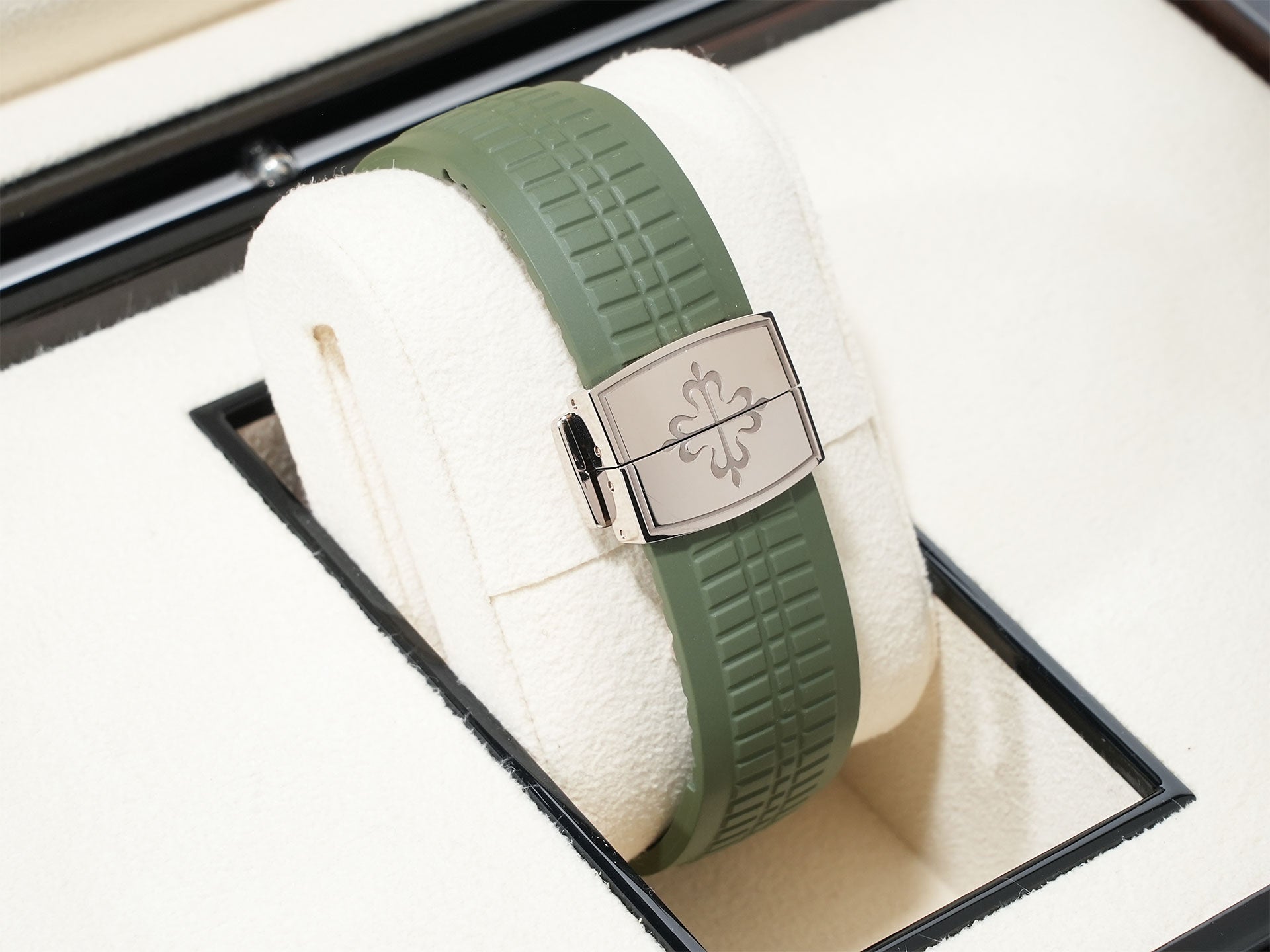 パテックフィリップ アクアノート Ref.5168G-010 ホワイトゴールド カーキグリーン文字盤 美中古 fsd8sgau