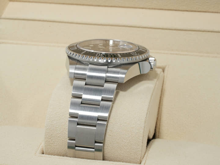 ロレックス シードゥエラー Ref.126600 ステンレススチール ブラック文字盤 美中古 3o945z9y