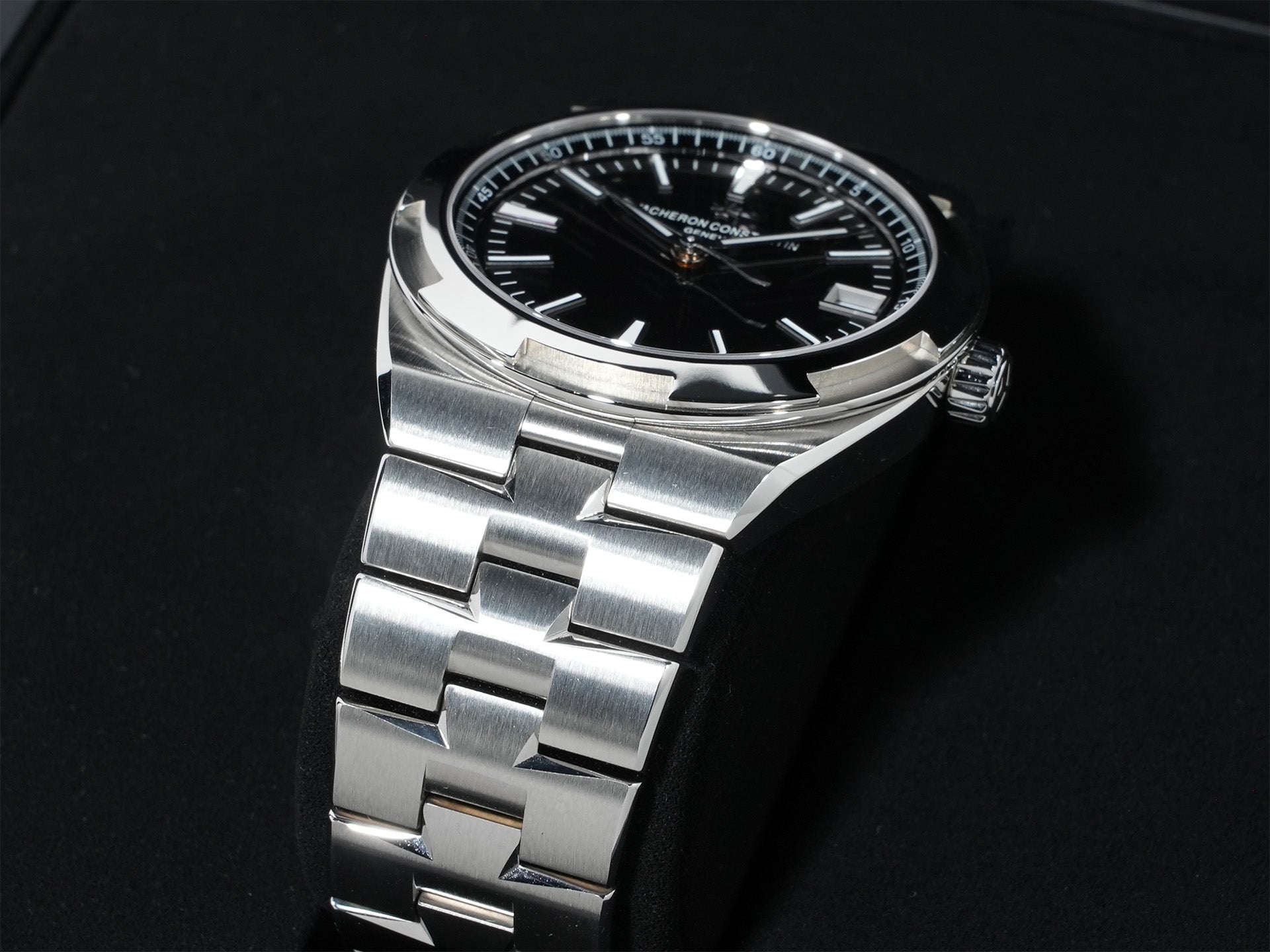 ヴァシュロンコンスタンタン オーヴァーシーズ Ref.4500V/110A-B483 ステンレススチール ブラック文字盤 美品 wjcw5v5a