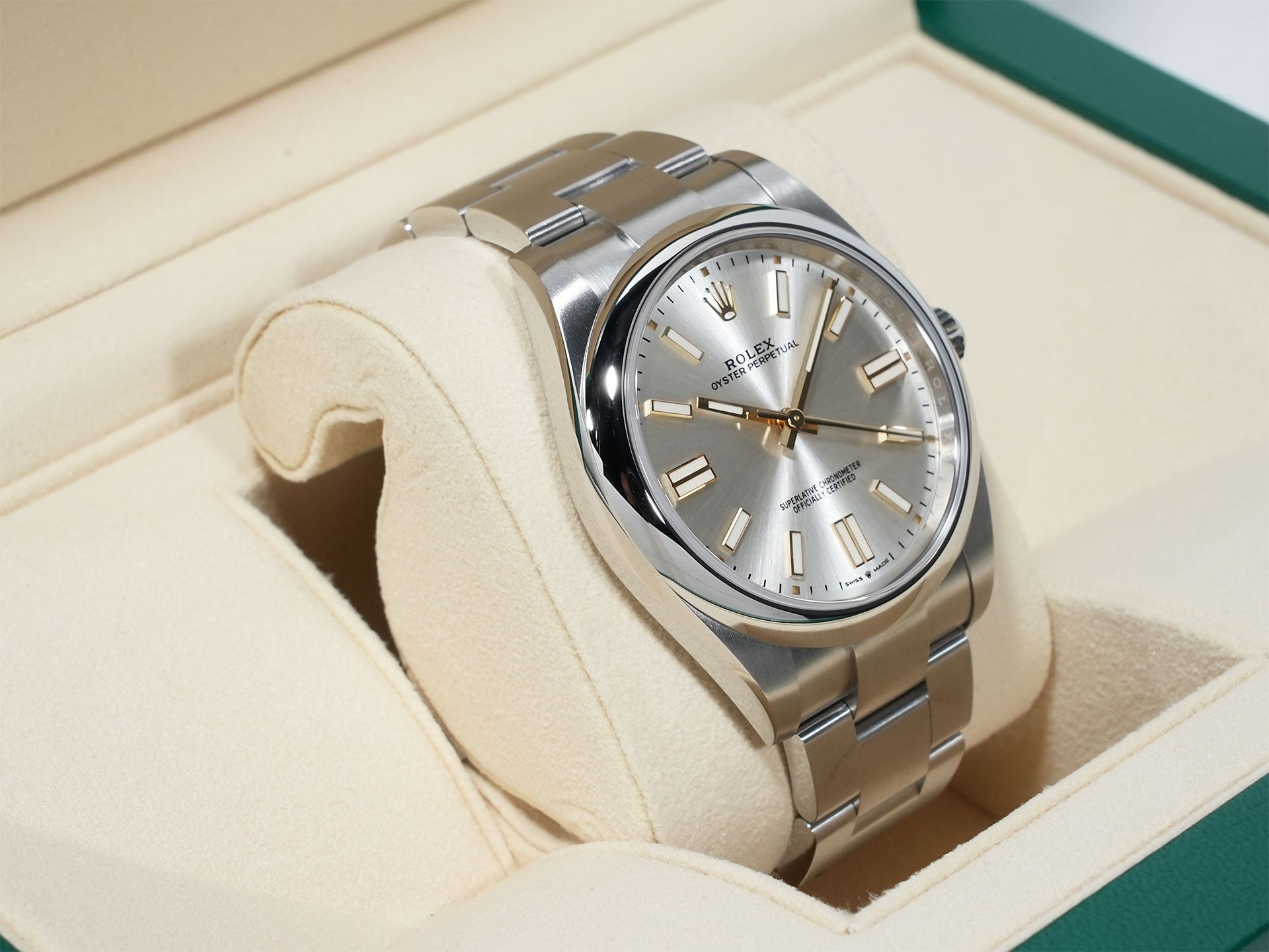 ロレックス オイスターパーペチュアル41 Ref.124300 ステンレススチール シルバー文字盤 極美品 tk6rcwty