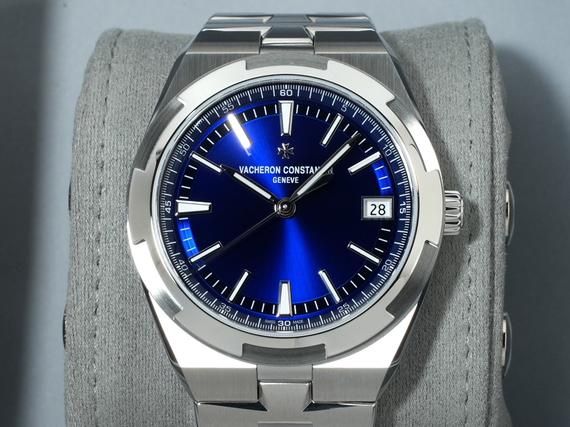 ヴァシュロンコンスタンタン オーヴァーシーズ オートマティック Ref.4520V/210A-B128 ステンレススチール ブルー文字盤 未使用 uhvncvi7