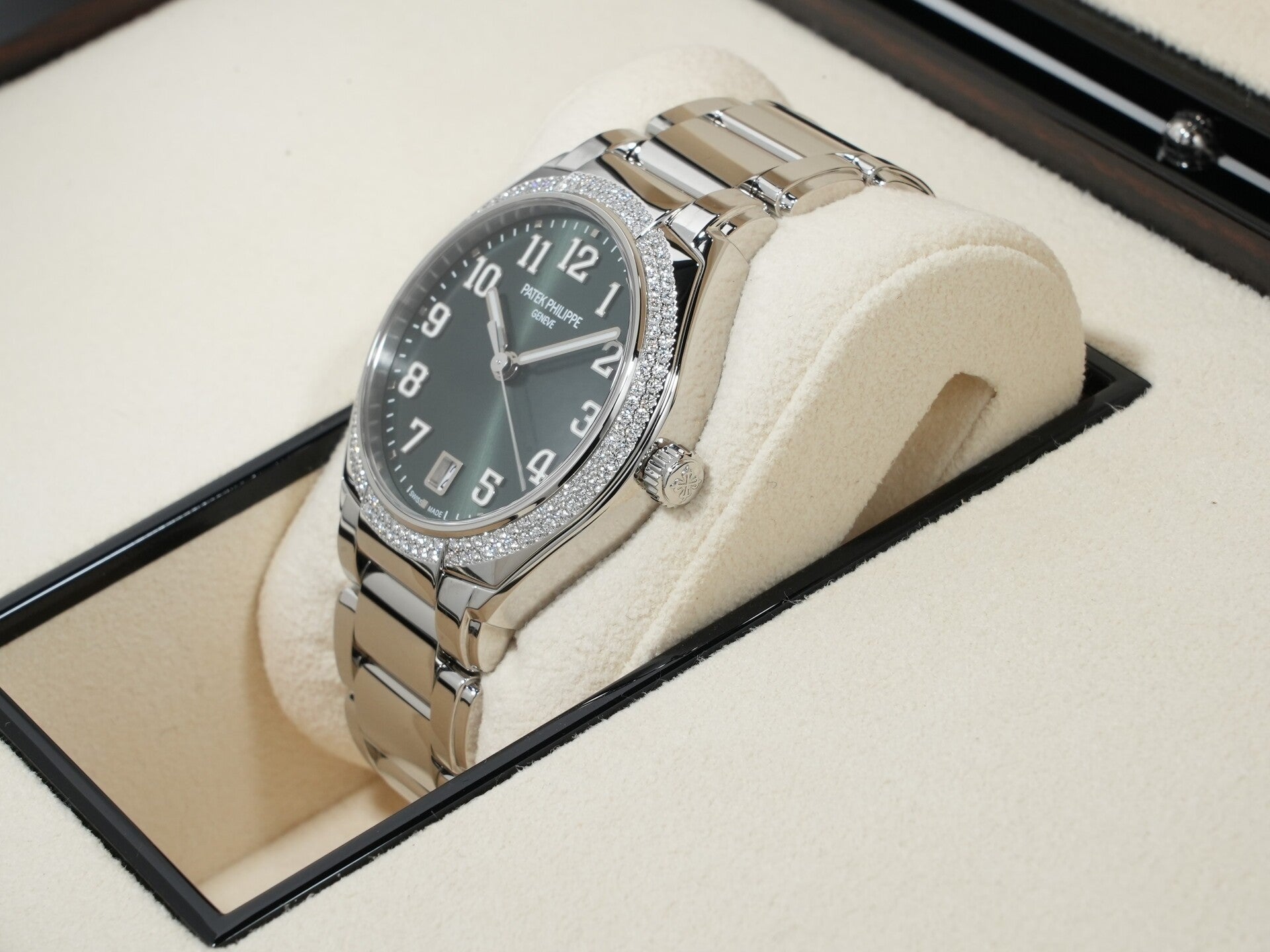 パテックフィリップ Twenty-4 Ref.7300/1200A-011 ステンレススチール オリーブグリーン ソレイユ文字盤 美品 osi6wzqf