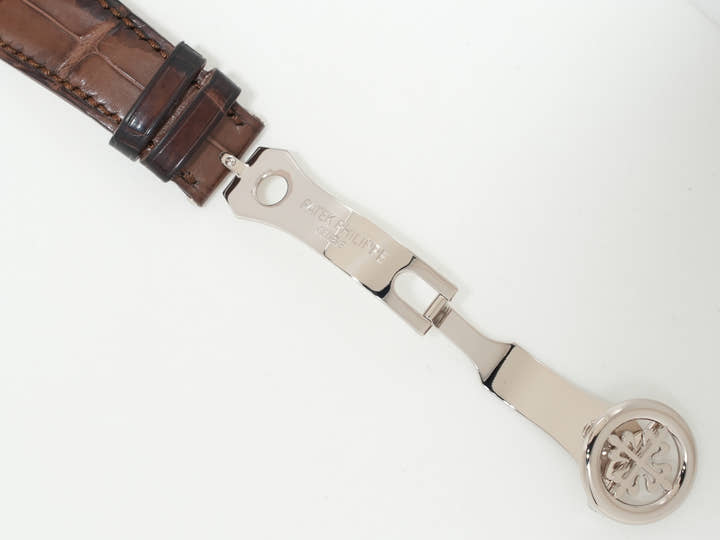 Patek Philippe Annual Calendar Moon Phase Ref. 5146G-001 White Gold Ivory Dial Excellent Condition hc4dofwo