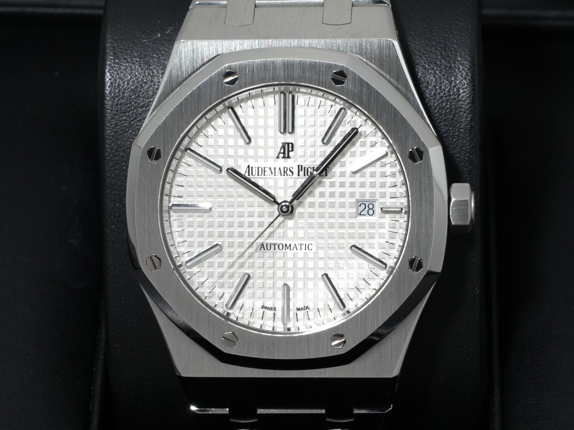 オーデマピゲ ロイヤルオーク Ref.15400ST.OO.1220ST.02 ステンレススチール シルバー文字盤 美中古 dieuem95