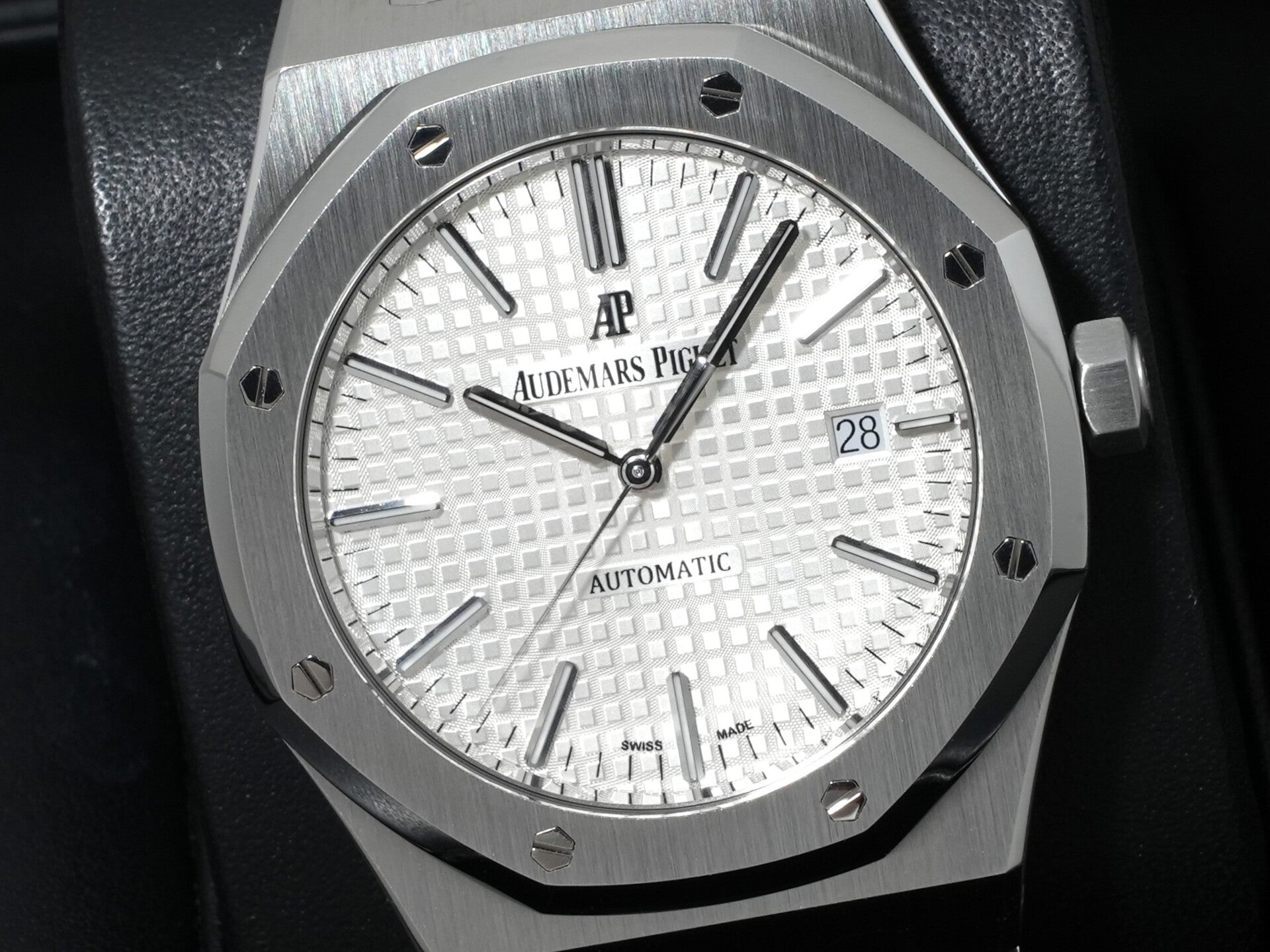 オーデマピゲ ロイヤルオーク Ref.15400ST.OO.1220ST.02 ステンレススチール シルバー文字盤 美中古 dieuem95