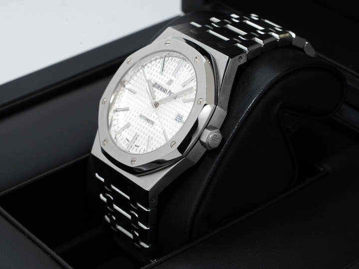 オーデマピゲ ロイヤルオーク Ref.15400ST.OO.1220ST.02 ステンレススチール シルバー文字盤 美中古 dieuem95