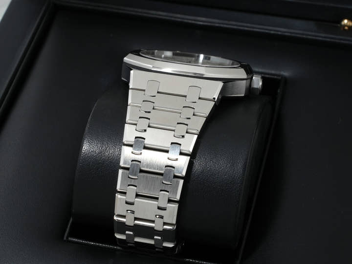 オーデマピゲ ロイヤルオーク Ref.15400ST.OO.1220ST.02 ステンレススチール シルバー文字盤 美中古 dieuem95