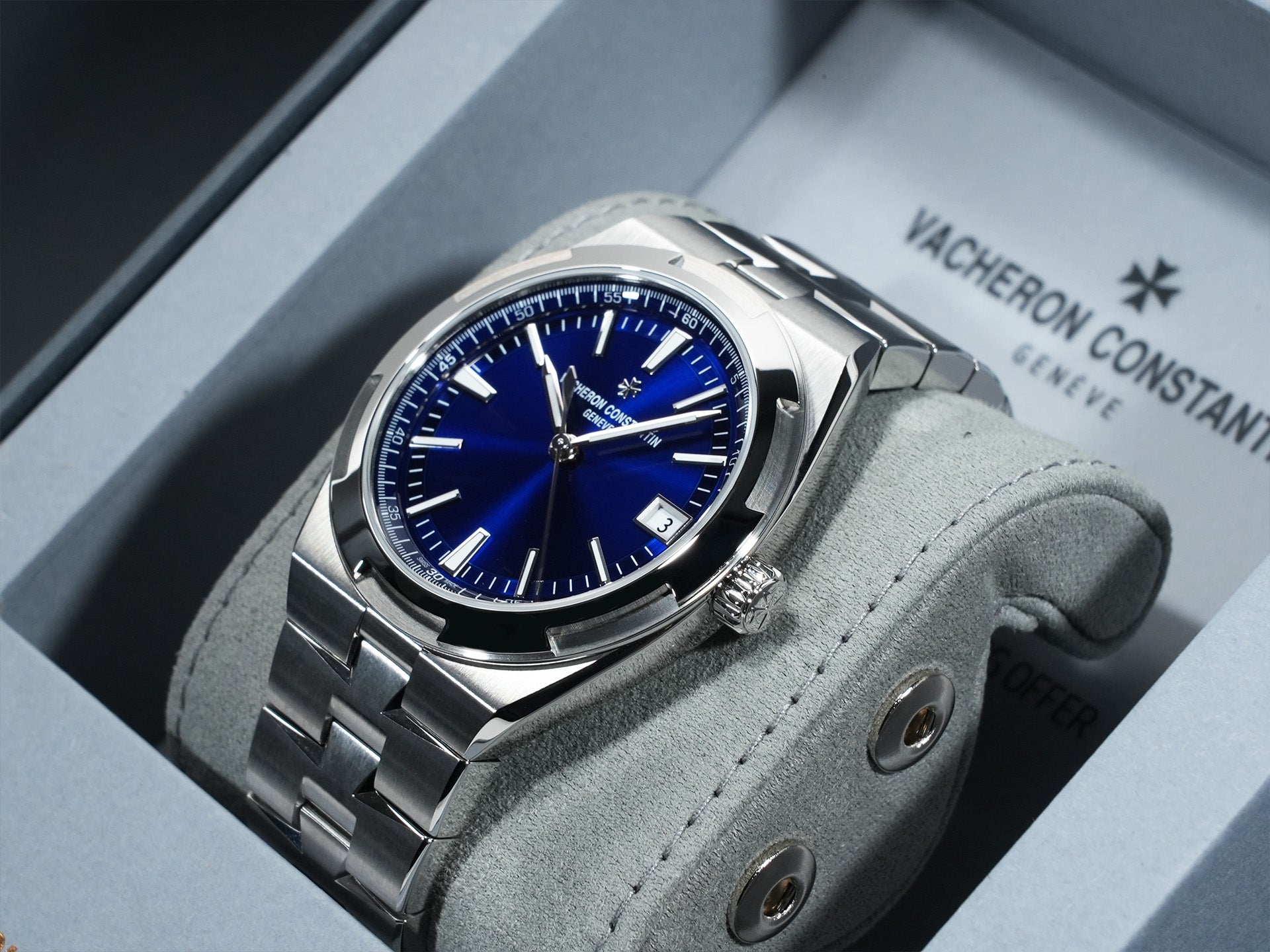 Vacheron Constantin Overseas Automatic Ref. 4520V/210A-B128 Stainless Steel Blue Dial Unused fgait6mf