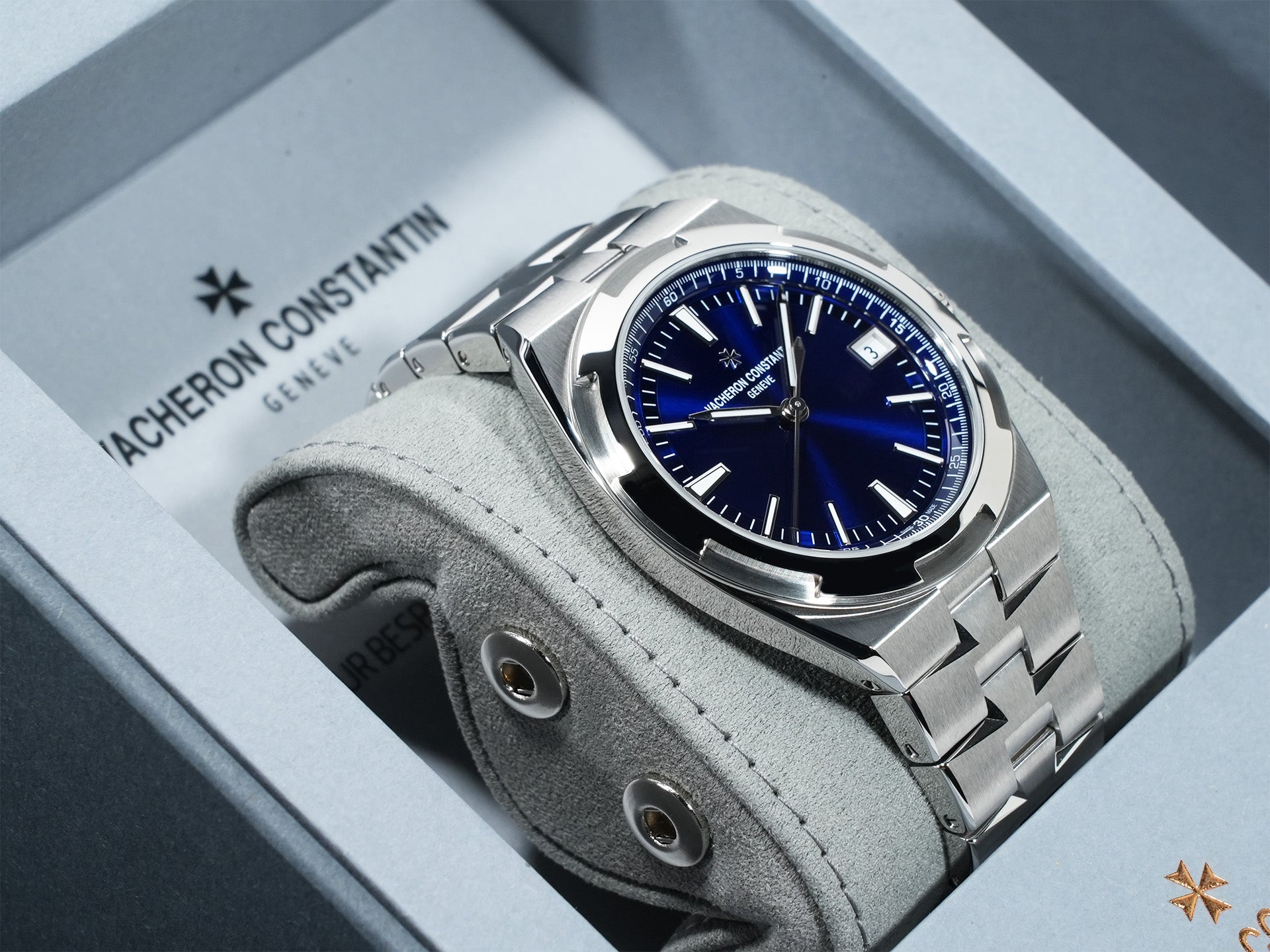 Vacheron Constantin Overseas Automatic Ref. 4520V/210A-B128 Stainless Steel Blue Dial Unused fgait6mf