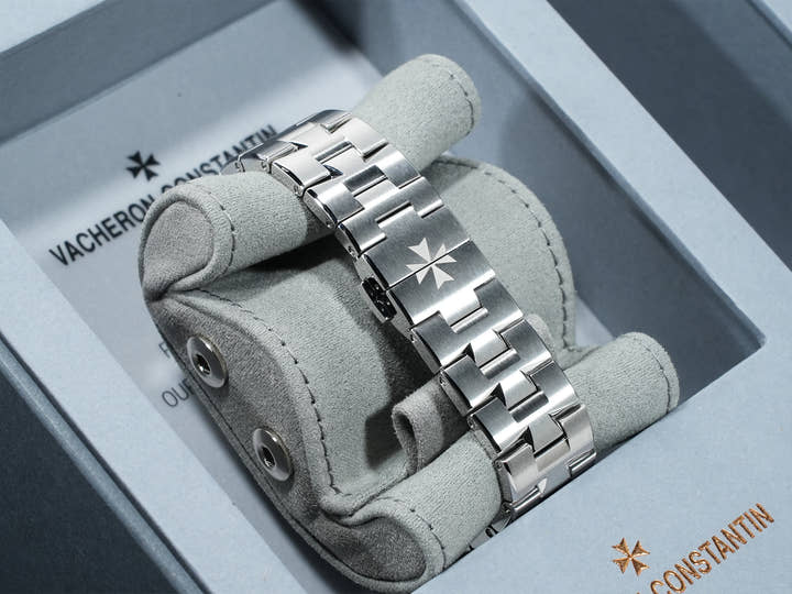 Vacheron Constantin Overseas Automatic Ref. 4520V/210A-B128 Stainless Steel Blue Dial Unused fgait6mf