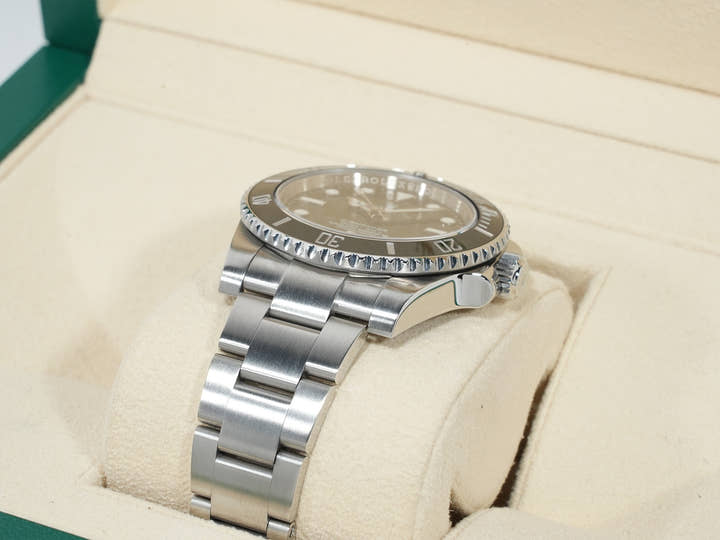 Rolex Submariner No Date Ref. 114060 Stainless Steel Black Dial Pre-owned izmidpm9