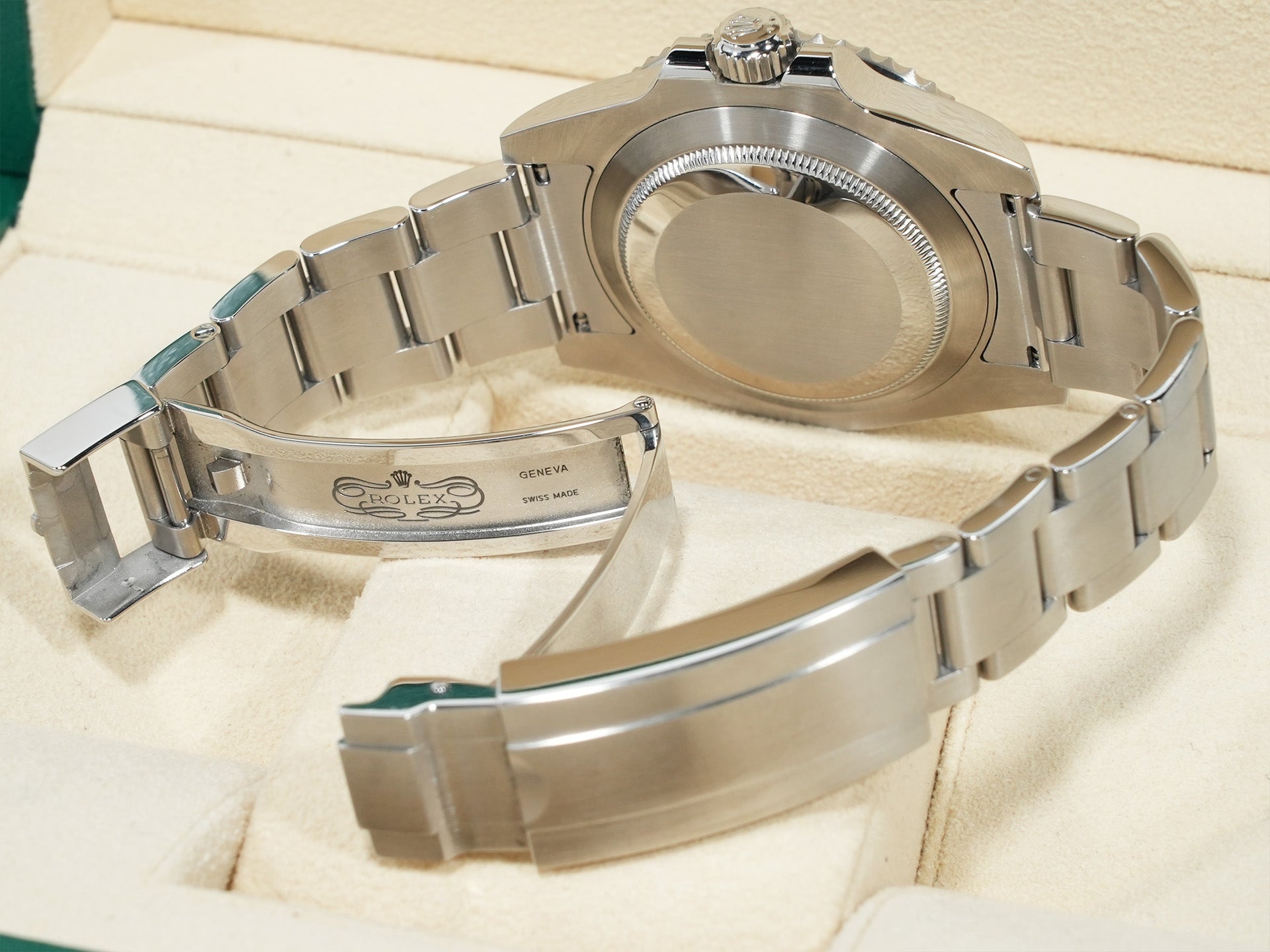 Rolex Submariner No Date Ref. 114060 Stainless Steel Black Dial Pre-owned izmidpm9