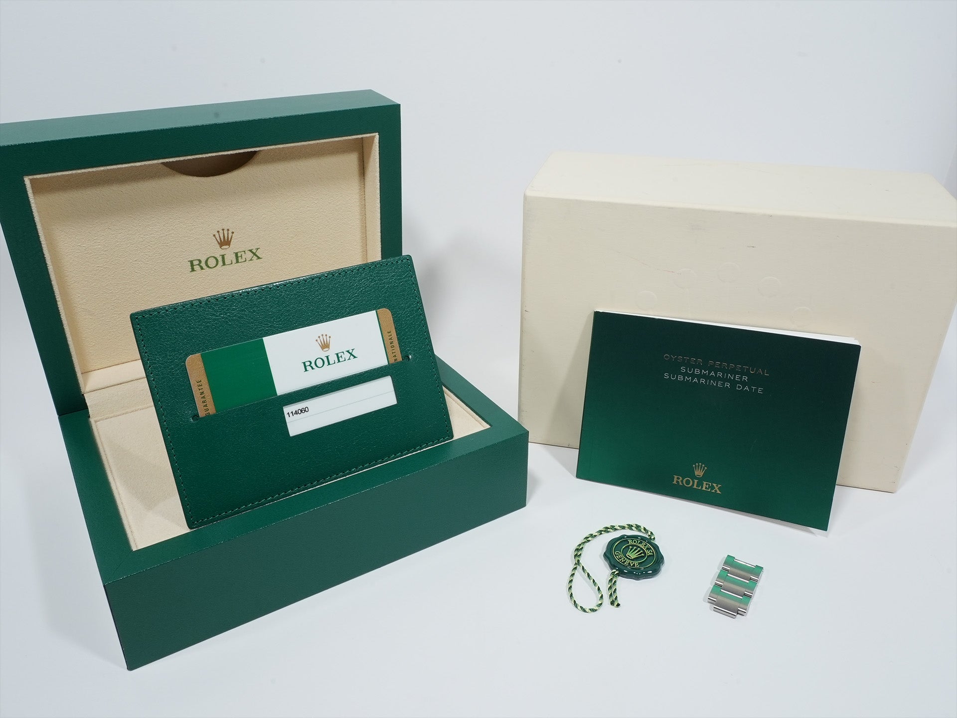 Rolex Submariner No Date Ref. 114060 Stainless Steel Black Dial Pre-owned izmidpm9