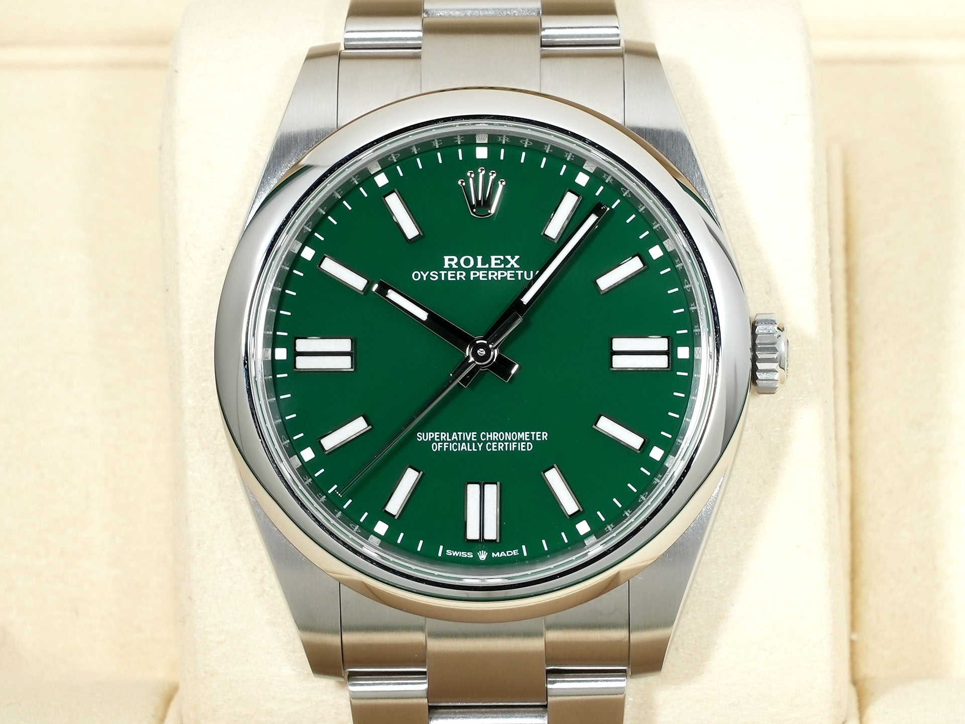 Rolex Oyster Perpetual 41 Ref. 124300 Stainless Steel Green Dial Excellent Condition m83usit2