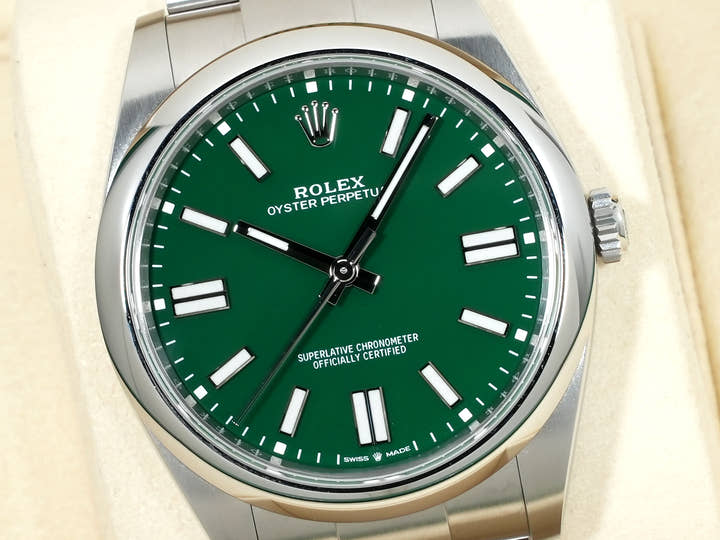 Rolex Oyster Perpetual 41 Ref. 124300 Stainless Steel Green Dial Excellent Condition m83usit2