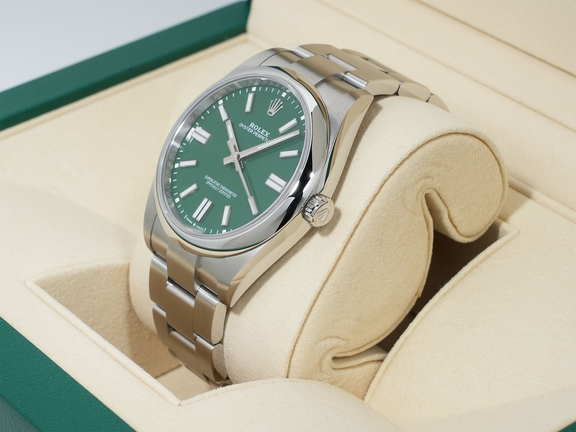 Rolex Oyster Perpetual 41 Ref. 124300 Stainless Steel Green Dial Excellent Condition m83usit2