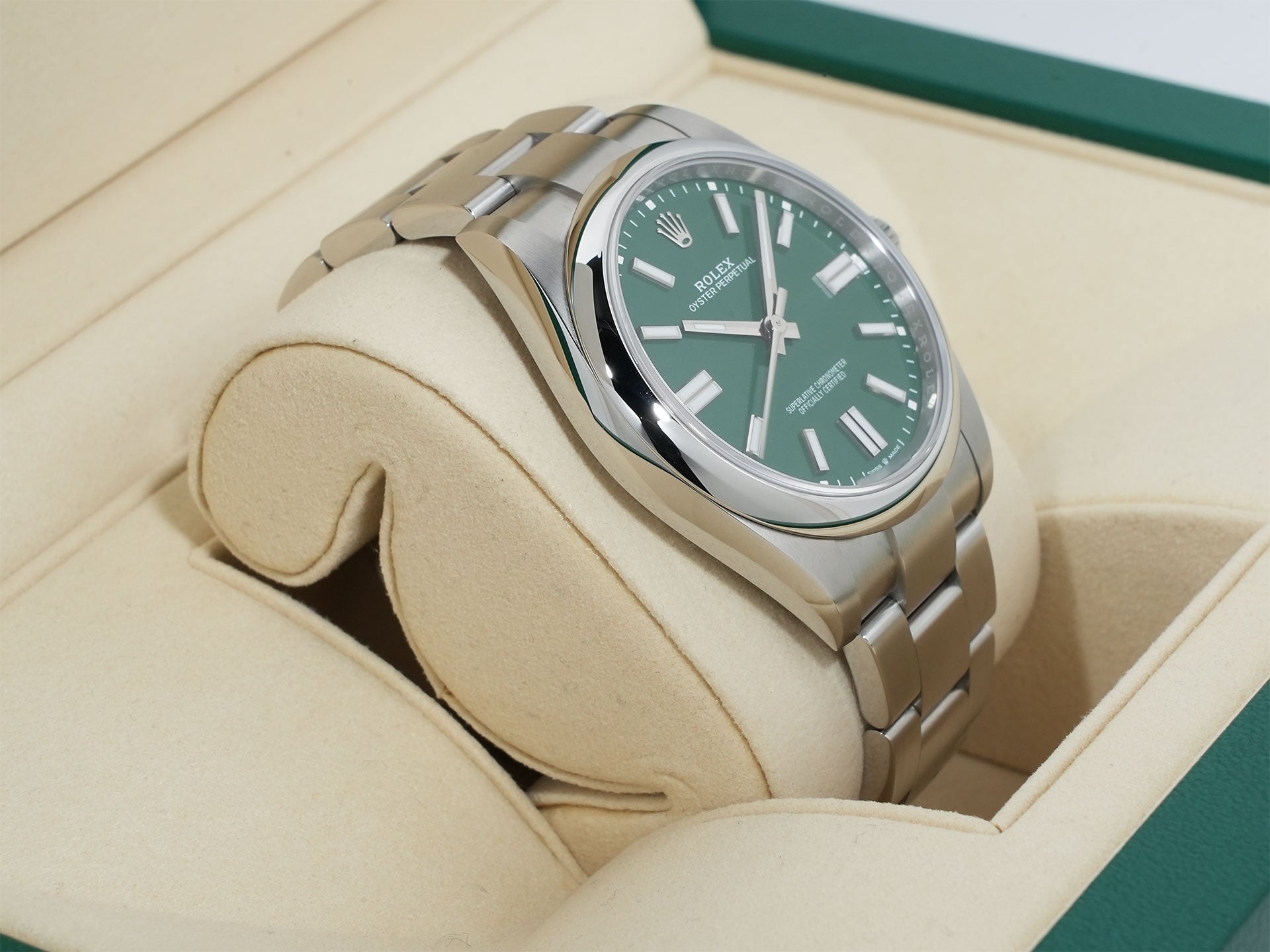 Rolex Oyster Perpetual 41 Ref. 124300 Stainless Steel Green Dial Excellent Condition m83usit2