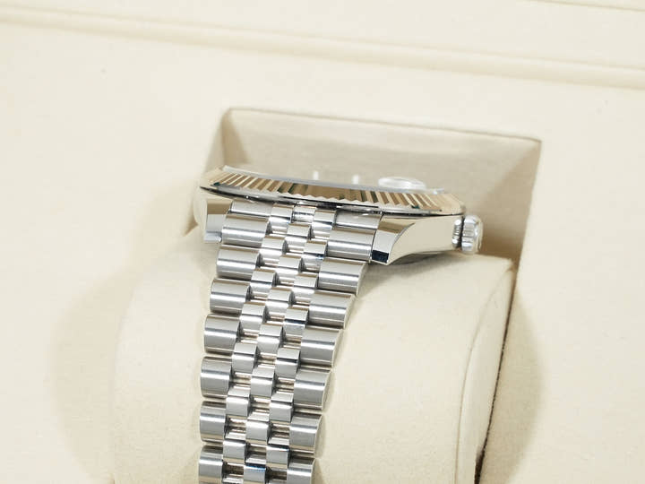 Pre-owned Rolex Datejust 41 Ref. 126334 Stainless Steel/White Gold Bright Blue Dial Jubilee Bracelet jjf2e2hy