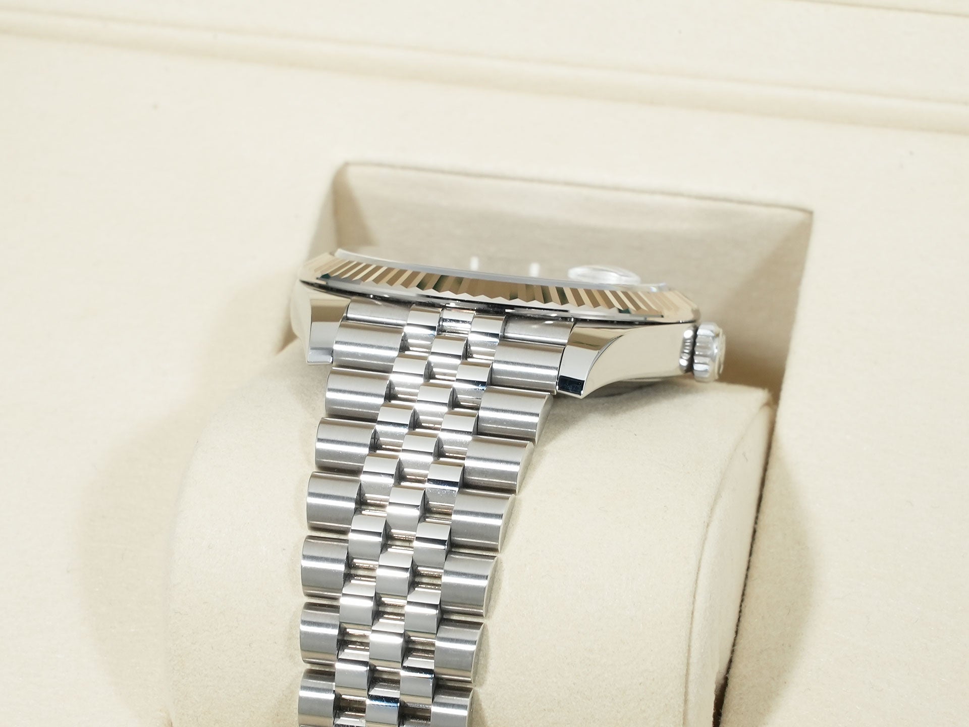 Pre-owned Rolex Datejust 41 Ref. 126334 Stainless Steel/White Gold Bright Blue Dial Jubilee Bracelet jjf2e2hy