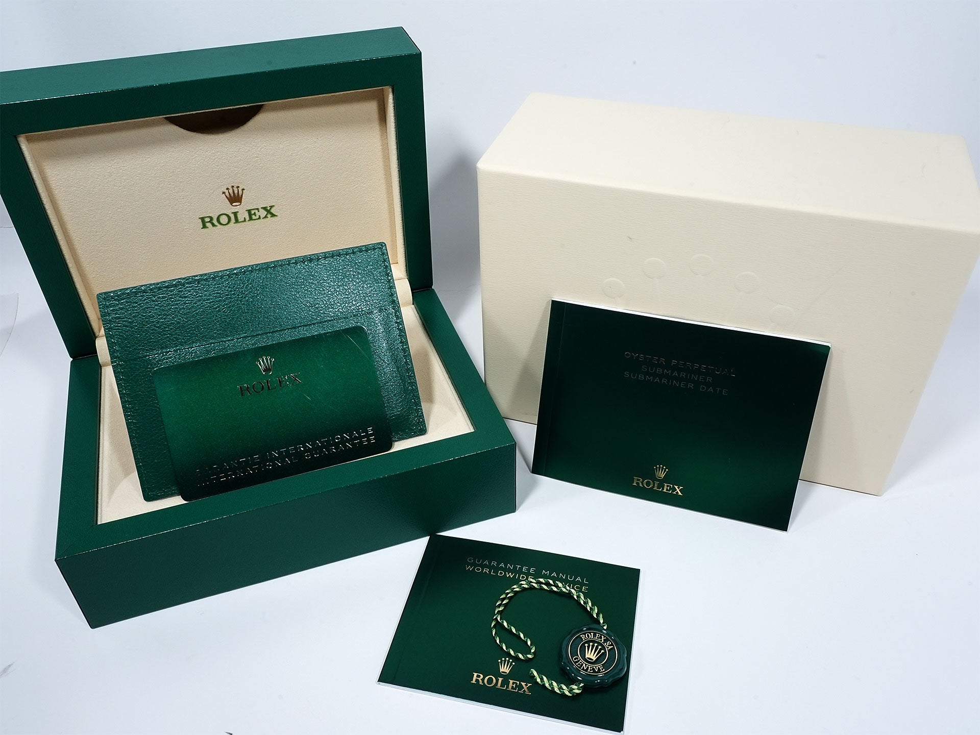 Rolex Submariner Date Ref. 126610LN Stainless Steel Black Dial Excellent Condition pzayz8ud