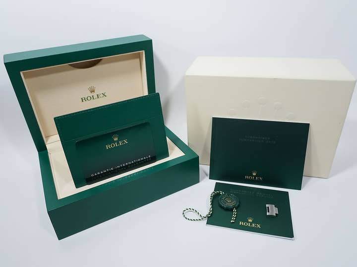 Rolex Submariner Date Ref. 126610LV Stainless Steel Black Dial Excellent Condition 3f85vtxy