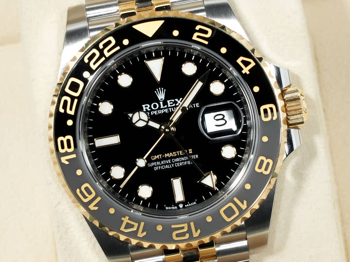 Pre-owned Rolex GMT-Master II Ref. 126713GRNR in stainless steel/yellow gold with a black dial and Jubilee bracelet (9ahj2noe)