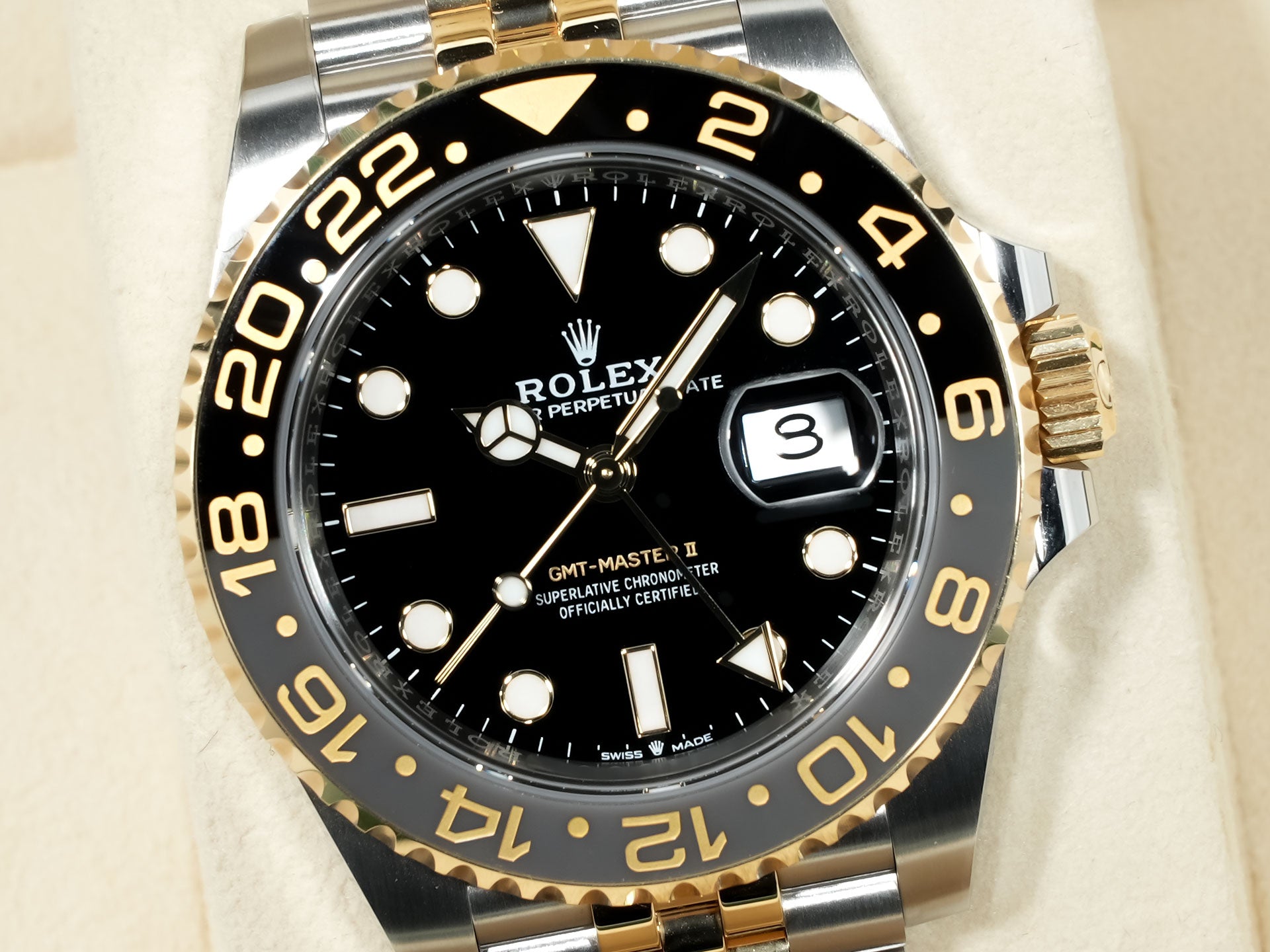 Pre-owned Rolex GMT-Master II Ref. 126713GRNR in stainless steel/yellow gold with a black dial and Jubilee bracelet (9ahj2noe)