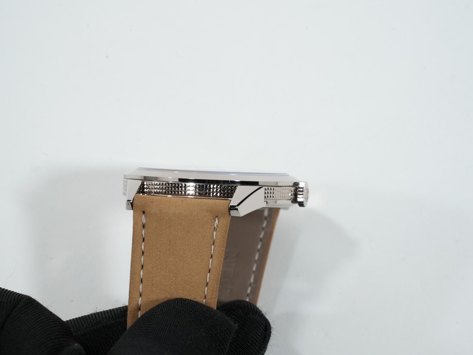 Patek Philippe Calatrava Ref. 5226G-001 in white gold with a black gradient textured lacquer and anthracite dial. Excellent condition. kbmpqo3d