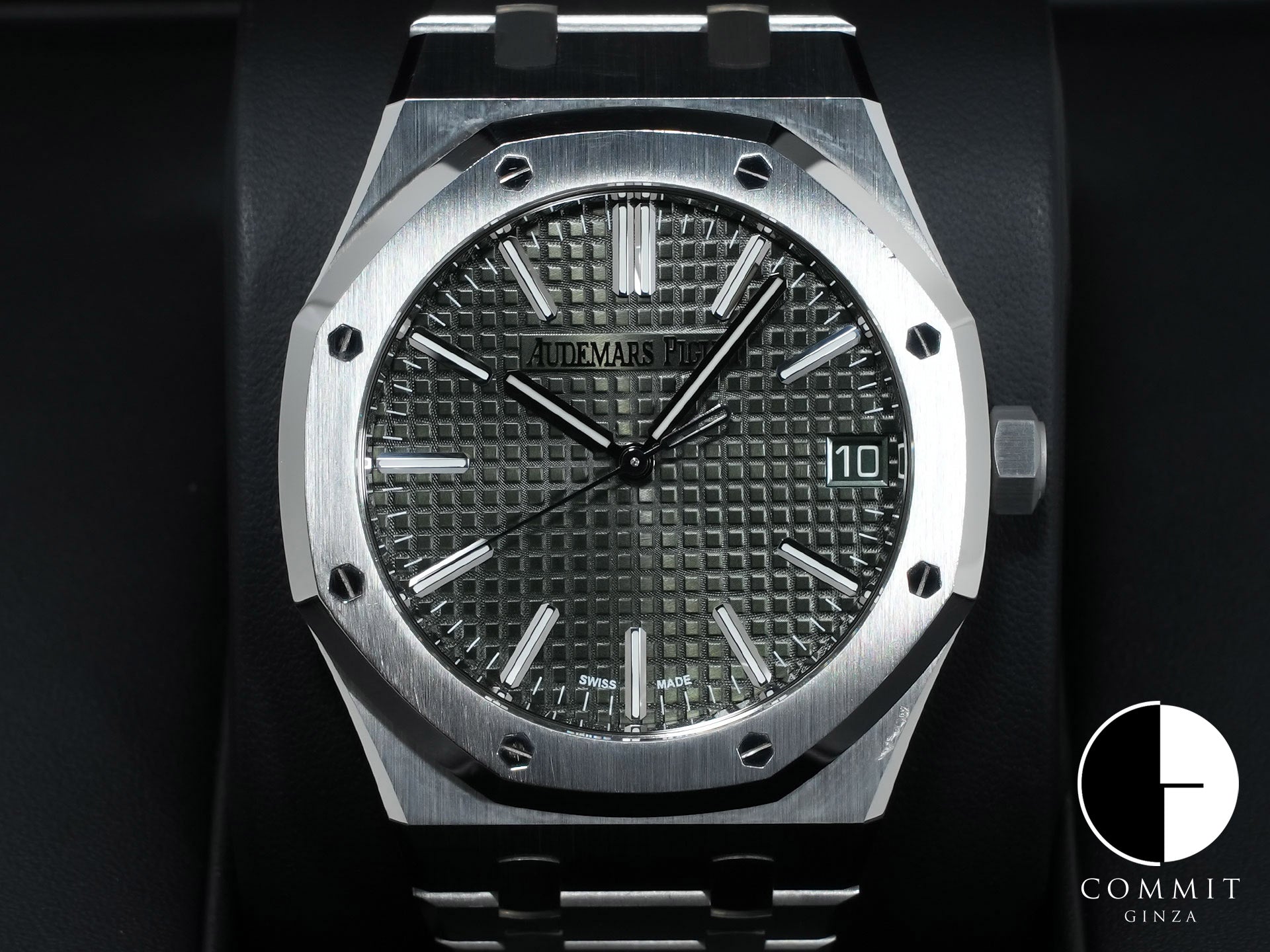 Audemars Piguet Royal Oak Ref. 15510ST.OO.1320ST.09 Stainless Steel Khaki Green Dial Pre-owned o2z7vqrb